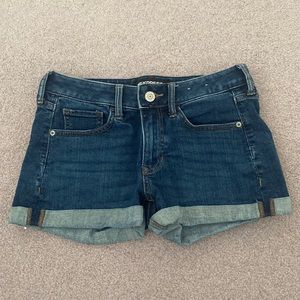 Express Relaxed Low-Rise Shortie - Size 0